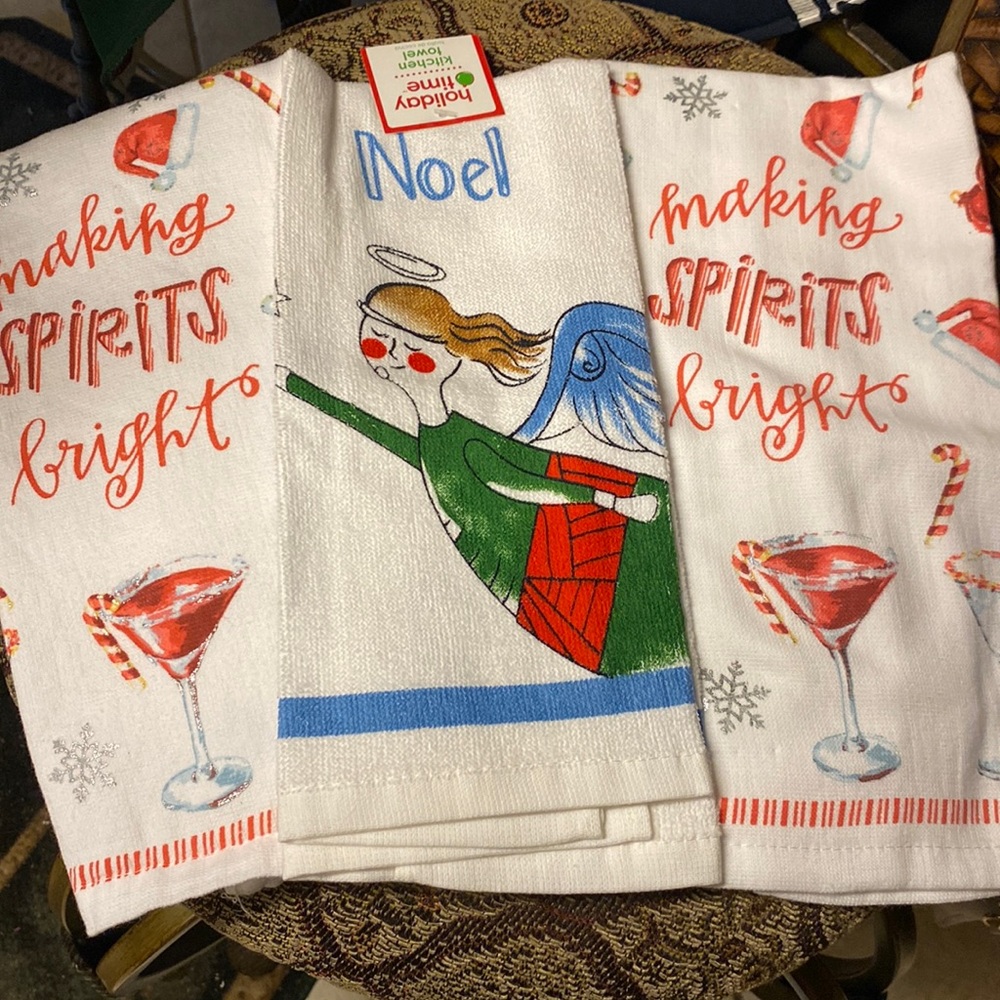 Casaba kitchen towels. Christmas towels. Good condition.